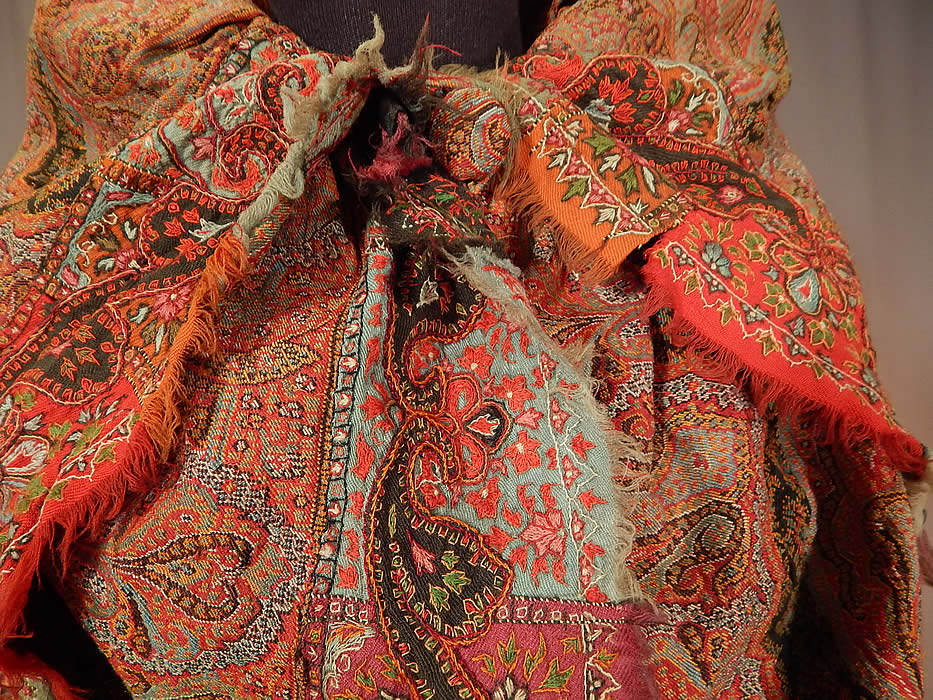 Victorian Antique Wool Signed Kashmir Paisley Shawl Collar Cloak Cape
This is truly a rare and exceptional piece of wearable paisley textile art!