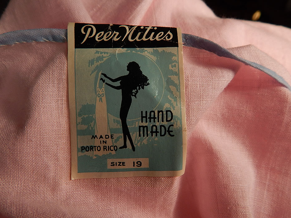 Vintage Peer Nities Hand Made Porto Rico Pink Linen Embroidered Nightgown NWT
It is in good unworn condition and still has the original paper tag "Peer Nities Hand Made in Porto Rico" attached on the back.There are a few faint stains from storage and has not been laundered. This is truly a wonderful piece of fine quality hand made wearable lingerie art!
