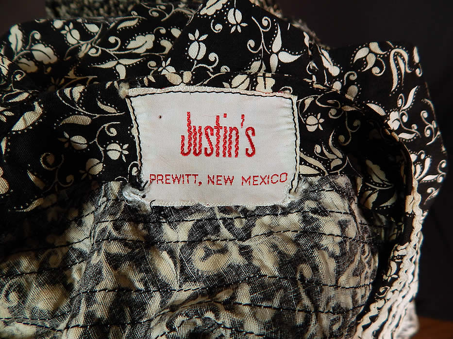 Vintage Justin's Prewitt New Mexico Fiesta Patio Squaw Dress Circle Skirt & Top
There is a "Justin's Prewitt, New Mexico" label sewn inside.