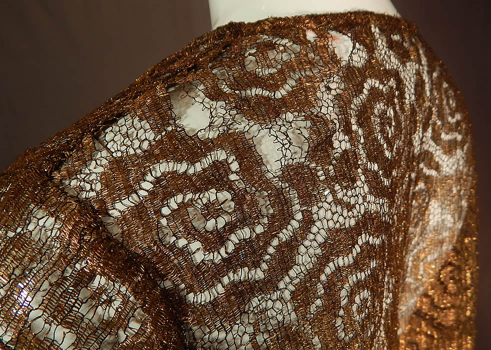 Vintage Art Deco Gold Metallic Lamé Lame Lace Crop Top Bolero Jacket Shrug
It is in good as-is condition with only a few small frayed breaks in the lace on the shoulders (see close-ups). This is truly a rare and exceptional piece of Art Deco wearable textile art!