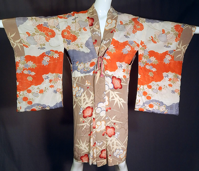 Vintage Japanese Silk Screen Plum Blossom Reversible Haori Kimono Robe Jacket
This vintage Japanese silk screen plum blossom reversible haori kimono robe jacket dates from the Showa Period 1930s.