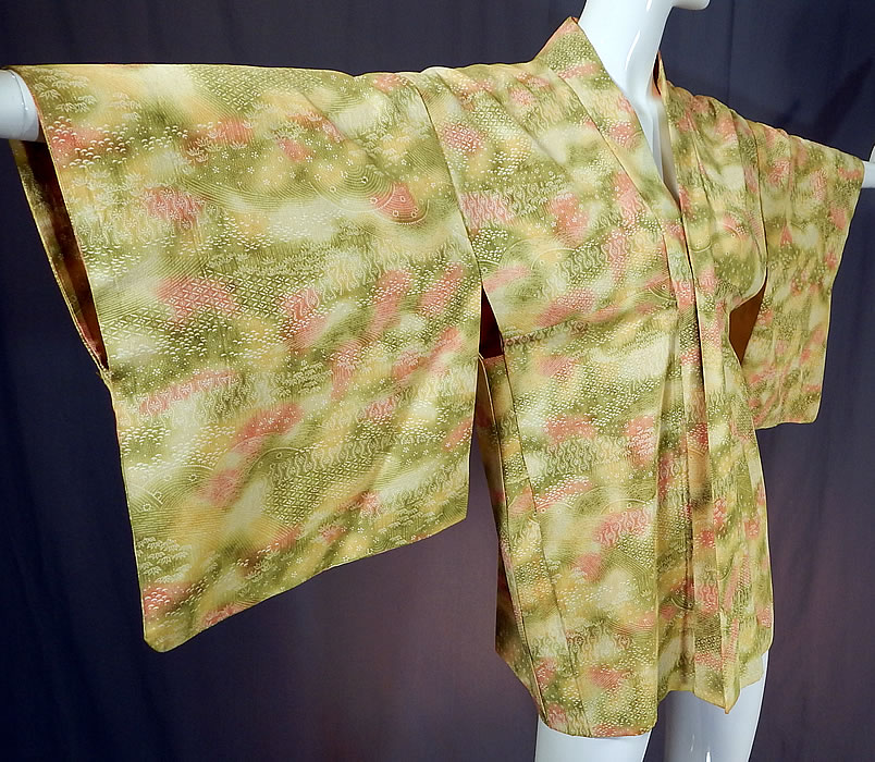 Vintage Japanese Silk Chartreuse Green Pink Ombre Haori Kimono Robe Jacket
This unique Japanese haori kimono robe style short jacket has a green woven rope tie strap for closure on the front, kimono sleeves and is fully lined. 