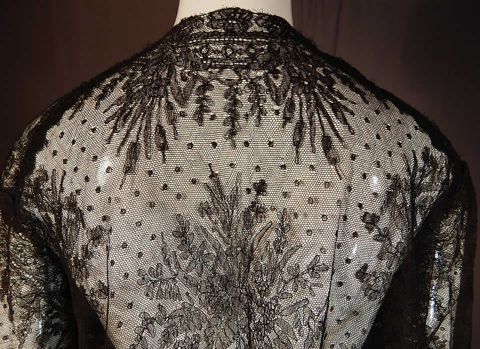 Victorian Antique Black Chantilly Lace Shawl Wide Pagoda Sleeve Jacket
The jacket measures 22 inches long, with a 40 inch bust, 42 inch waist, 20 inch long sleeves and 15 inch back shoulders. It is in excellent condition. This is truly an exquisite piece of antique Victoriana lace art! 