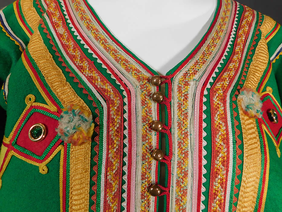Vintage Ottoman Turkish Kaftan Caftan Coat Green & Yellow Wool Trim Boho Robe
The kaftan measures 50 inches long, with a 64 inch chest, 64 inch waist and a 20 inch back. It is in good condition missing a few buttons. This is truly a wonderful piece of wearable ethnic Turkish textile art! 