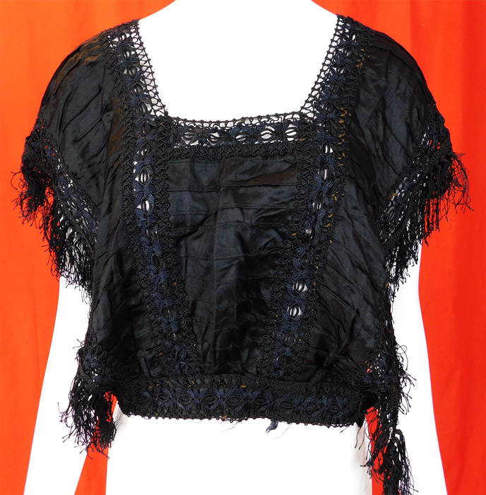Victorian Black Silk Ruched Pleated Lace Fringe Trim Blouse Bodice Tabard Top
This beautiful bodice blouse top has a tabard style sleeveless with open sides, a fitted lace trim waistband missing the side closure, a squared neckline and is unlined.
