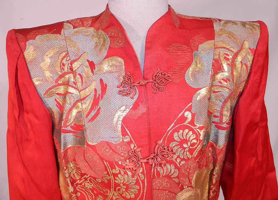 Vintage Japanese Kimono Obi Red Silk Gold Lame Broad Shoulder Jacket Lamé
This quality made jacket has a tailored fitted style, with exaggerated broad shoulder padding, long full sleeves with wide cuffs, red silk knotted button toggle closures down the front and is fully lined.