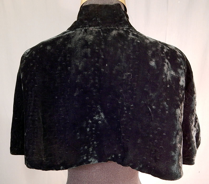 Vintage Black Silk Velvet Flower Trim Short Cropped Cape Evening Shawl Capelet
This is truly a wonderful piece of wearable art!