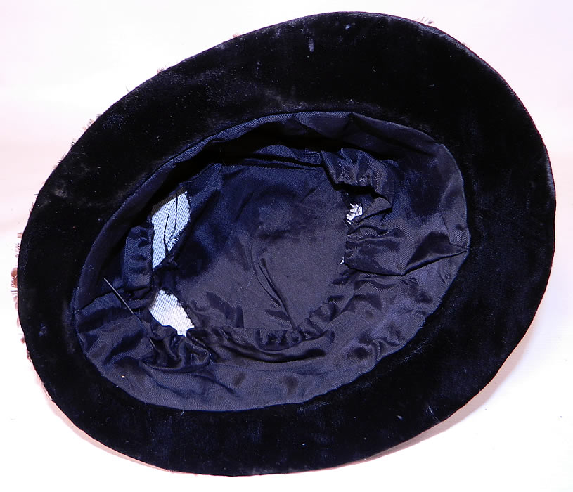 Vintage Womens Black Velvet Pheasant Feather Fedora Hat. It is fully lined inside in a black silk fabric. The hat measures 22 inches inside crown circumference. It is in good condition. This is truly a wonderful piece of wearable millinery art!