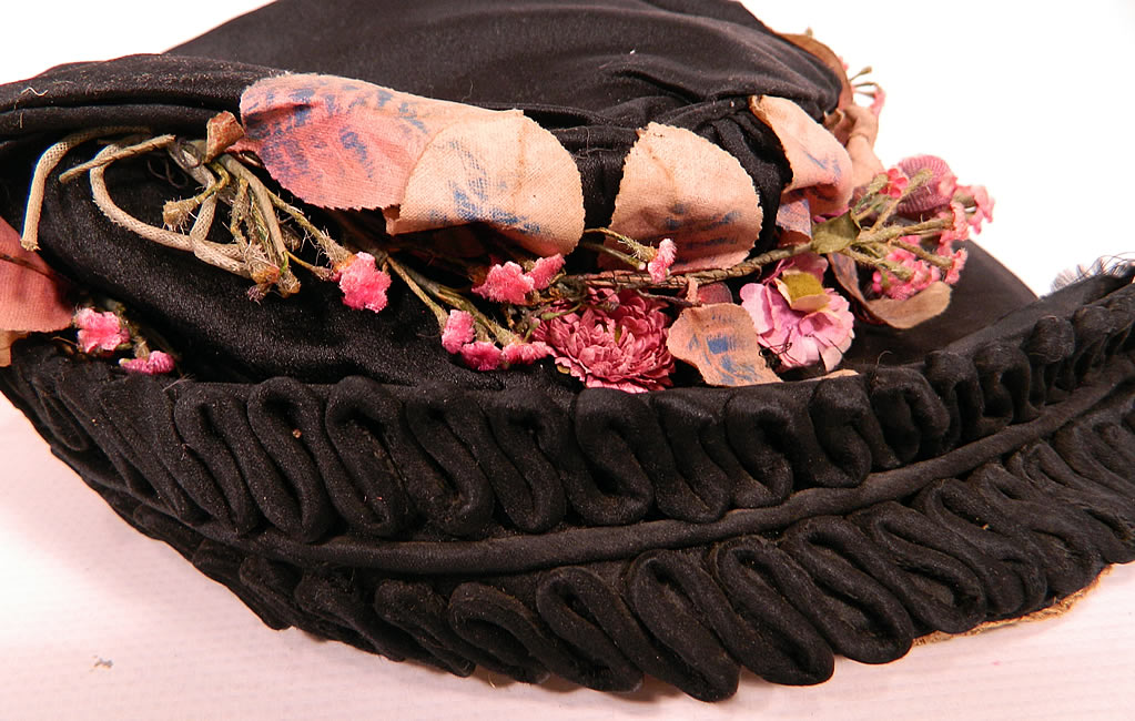 Edwardian Black Silk & Natural Straw Floral Garland Trim Wide Brim Hat. It is in good condition. This is truly a wonderful piece of wearable textile millinery art!