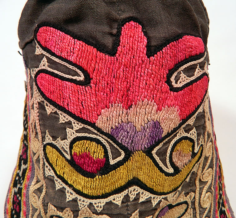 Antique Uzbekistan Suzani Embroidered Tribal Textile Lady's Hood Hat Cap
This lovely lady's hooded hat has a back flap drape covering the back hair, with colorful tassel trim on the bottom and is fully lined in a blue and white cotton floral print fabric. 