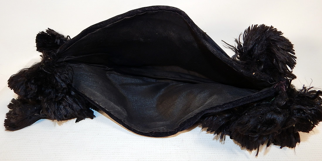 Vintage Black Velvet Silk Tassel Pompom Mens Bicorn Montera Matador Folk Costume  Hat
This Spanish matador montera style mens unique folk costume hat has a bicorn squared shape which can lie flat and is fully lined. 