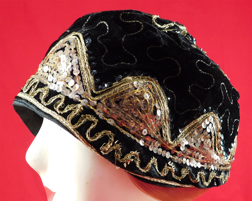 Vintage Wistaria Art Deco Black Velvet Gold Sequin Embroidered Flapper Cloche Hat
It is made of a black velvet fabric, with gold metallic thread chain stitch embroidery work, gold and black sequin beading done in decorative scrolling spiral scalloped designs. 