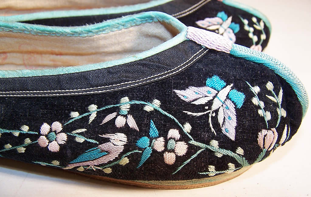 Chinese Black Velvet Embroidered Butterfly Bird Slipper Shoes