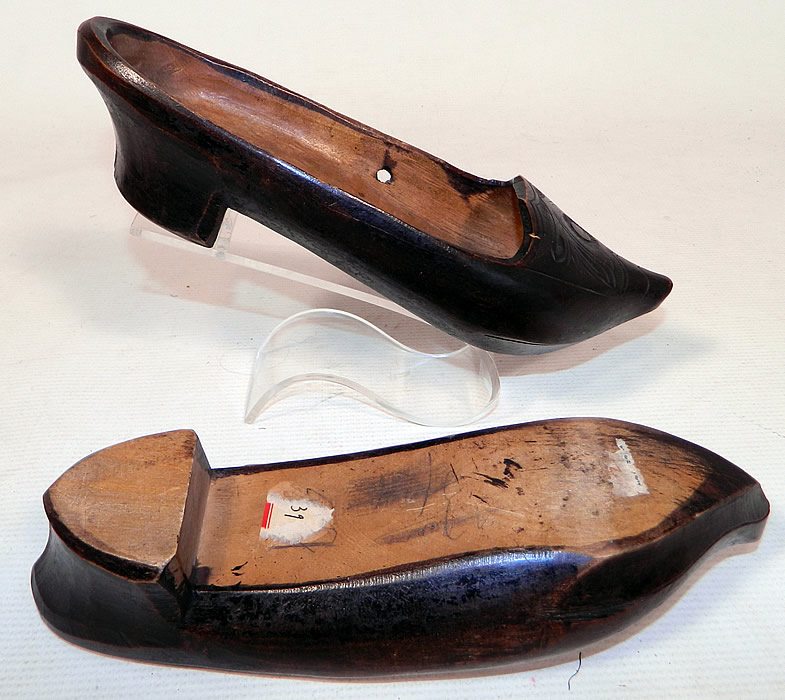 Vintage Antique Belgium Carved Wooden Decorations Ladies Clogs Klepper Shoes
The shoes measure 8 1/2 inches long, 2 1/2 inches wide and have a 2 inch high heel. They are in good unworn condition, with only a few small cracks in the wood. These are truly a wonderful one of a kind piece of hand carved antique Belgium shoe art!