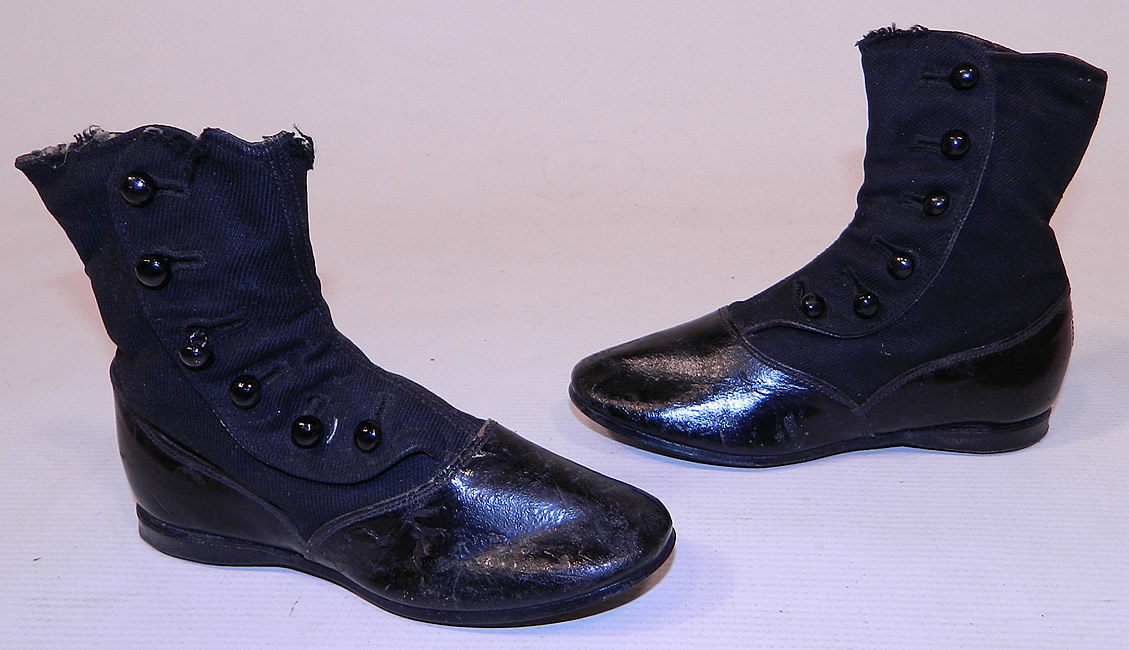 Victorian Black Wool & Leather High Button Baby Boots Childs Shoes
This pair of antique Victorian era black wool and leather high button baby boots child's shoes date from 1890. 
