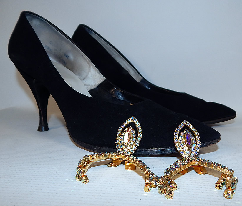 Vintage Vogue House Black Suede Leather Stiletto Heel Pumps Rhinestone Shoe Buckles
They are in good gently worn condition. 