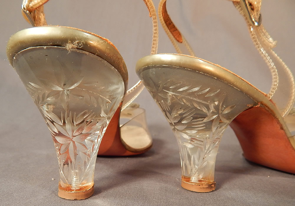 Vintage Foot Flairs Beaded Clear Carved Lucite High Heels Slingback Shoes
These sensational slipper slingback style shoes have open toes, an adjustable buckle back strap and lucite heels. 