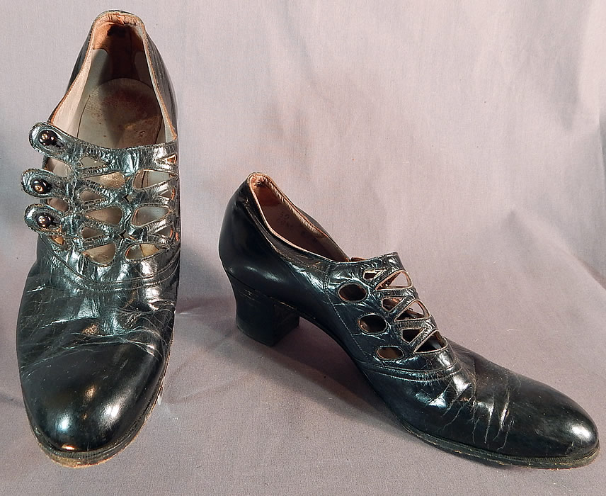 Edwardian Martha Washington Mayer Black Leather Lattice Button Strap Shoes
These beautiful black womens shoes have lattice eyelet cut out straps across the instep front vamps with black shoe button side closures and stacked black wooden cube heels. 