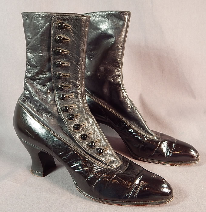 Victorian Hanan & Son Black Gray Two Tone Leather High Top Button Boots Shoes
This pair of antique Victorian era Hanan & Son black, gray two tone leather high top button boots shoes dates from 1900. 