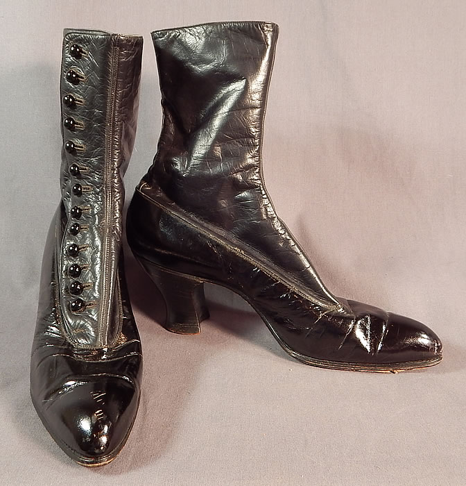 Victorian Hanan & Son Black Gray Two Tone Leather High Top Button Boots Shoes
These beautiful boots have pointed toes, the original 13 black shoe buttons for closure and stacked wooden black spool heels. 