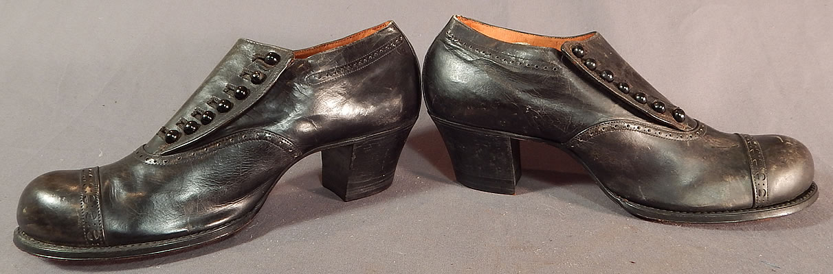 Edwardian Black Leather Low Side Button Bump Toe Womens Work Shoes
The shoes measure 9 inches long, 3 inches wide, with a 2 inch stacked black wooden Cuban cube heel and are approximately a size 7. 