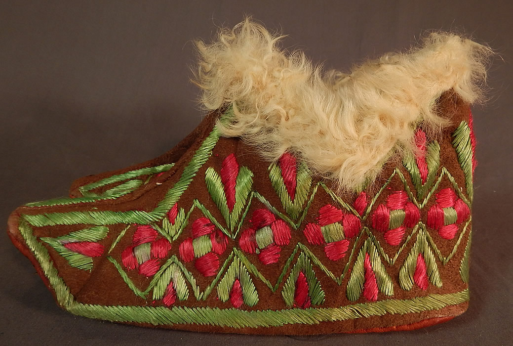 Vintage Hungarian Colorful Folk Embroidery Leather Curly Lamb Fur Lined Slippers
These beautiful boho slipper shoes have a moccasin style with soft leather bottom soles, pointed toes and are fully lined in a cream color soft curly lamb fur inside. 