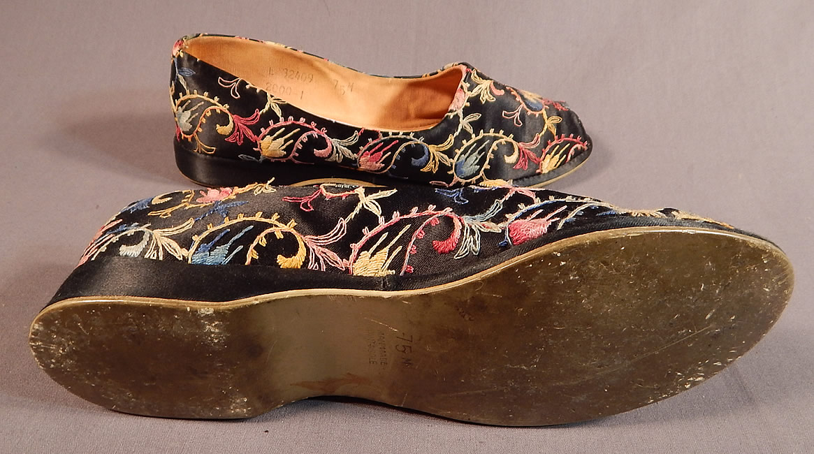 Vintage Black Silk Satin Colorful Tambour Embroidery Boteh Paisley Slipper Shoes
They are in good wearable condition and have been gently worn.