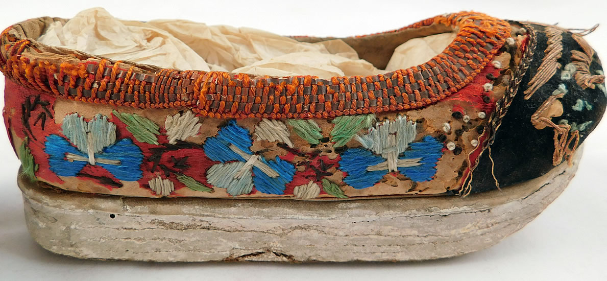 Antique 19th Century Chinese Silk Embroidered Childs Wedge Pedestal Boat Shape Shoes
This pair of antique Chinese embroidered child's wedge pedestal boat shape shoes date from the late 19th century during the Qing Dynasty.