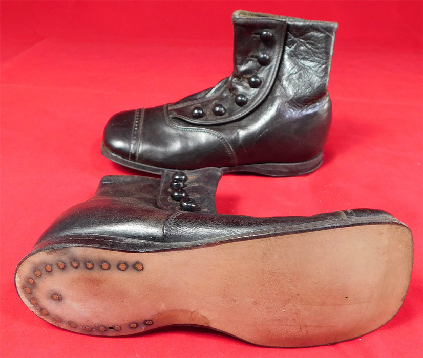 Edwardian Unworn Black Leather High Button Baby Boots Childs Shoes
These charming child's high top button boots are old store stock, in unworn good wearable condition.