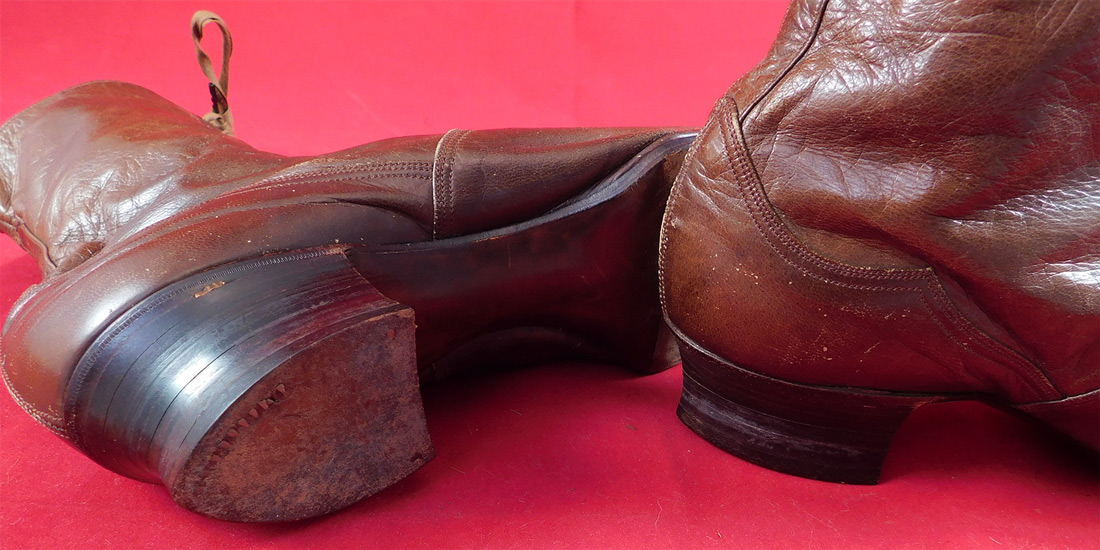 Victorian Antique Womens Brown Leather Laceup Boots Pointed Toe Shoes
They have been gently worn and are in good wearable condition, with only a few scuffs on the leather. These are truly a wonderful quality made antique boot! 