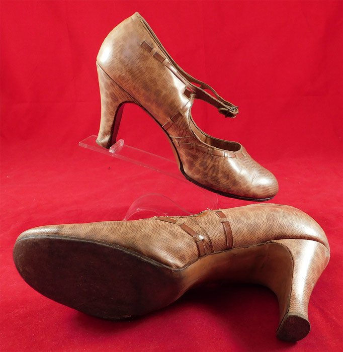 Vintage Art Deco Spotted Snakeskin Print Leather Mary Jane Buckle Strap Shoes
The shoes measure 10 inches long, 2 3/4 inches wide, with a 3 inch high heel and are approximately a size 7. 