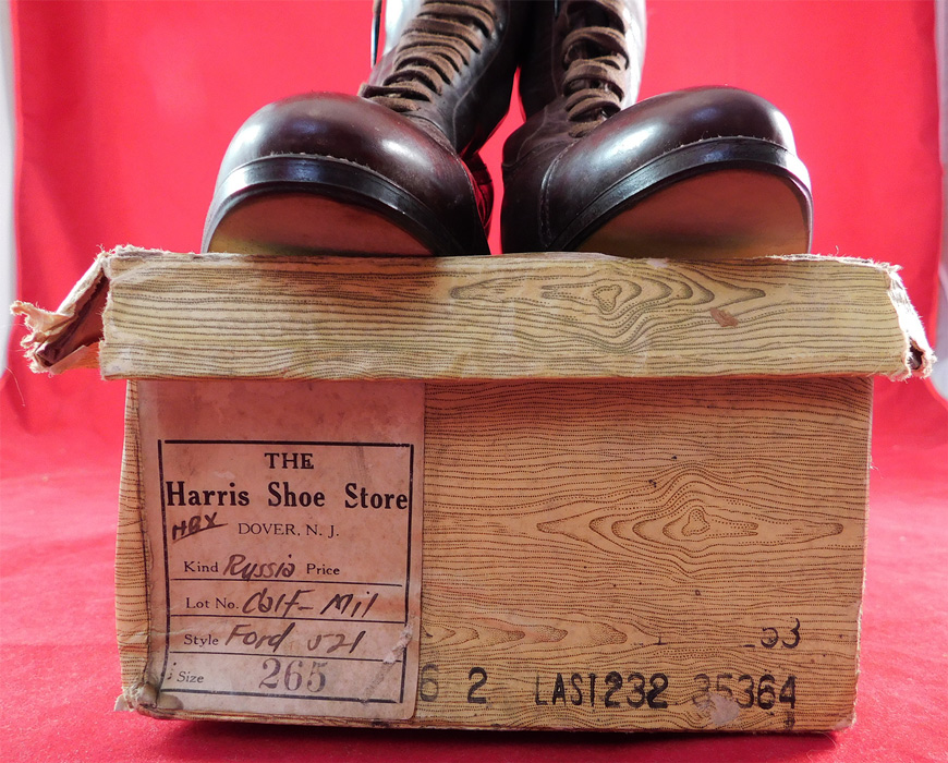 Unworn Vintage Edwardian Dark Brown Leather High Top Lace-up Boots & Box
The shoe box is in as-is condition with some wear, breaks, water damage to the outer cardboard paper. These are truly a wonderful piece of quality made antique boot shoe wearable art!