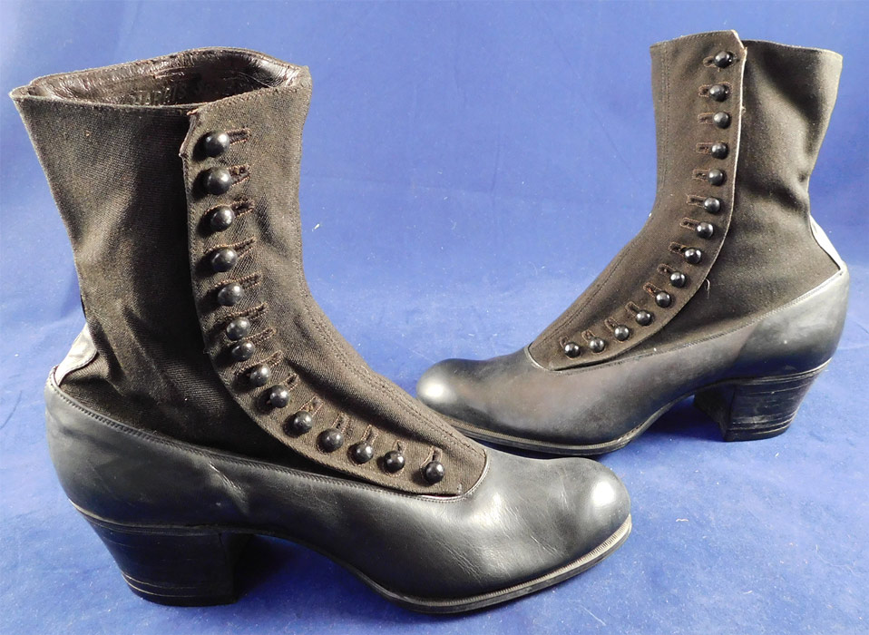 Unworn Edwardian Black Cloth Top Kid Leather Button Boots & Shoe Box
They come in the original shoe box covered with a wood grain graphic print paper from "The Harris Shoe Store" in Dover, New Jersey and are stamped on the outside of the box a European size 35. 
