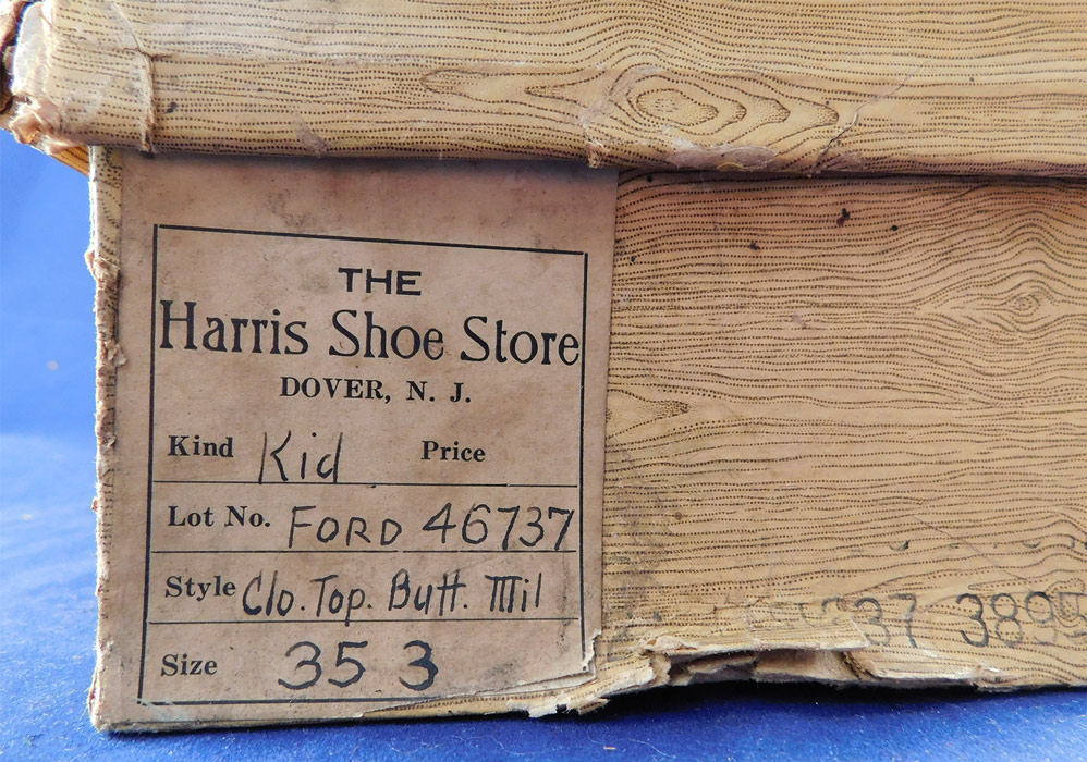 Unworn Edwardian Black Cloth Top Kid Leather Button Boots & Shoe Box
They have never been worn, and are vintage dead stock, old store stock stored away in a basement of the store since 1910. The shoe box is in as-is condition with wear, damage to the outer cardboard paper and the boots are in excellent wearable condition. These are truly a wonderful piece of quality made wearable shoe art!