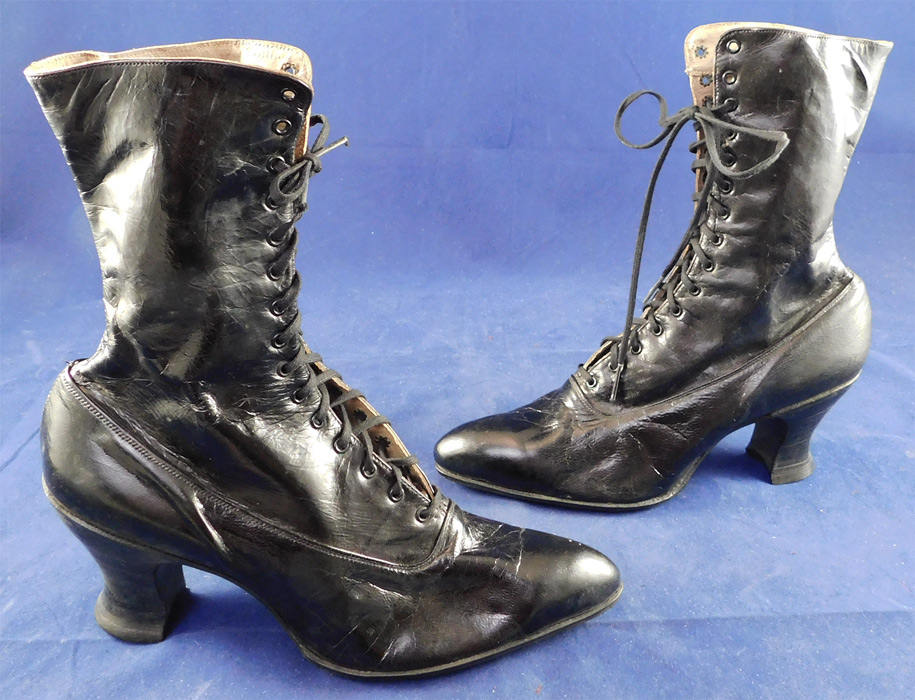 Victorian Unworn Black Leather High Top Lace-up French Spool Heel Boots
This pair of unworn antique Victorian era black leather high top lace-up French spool heel boots date from 1900. They are made of a black leather.