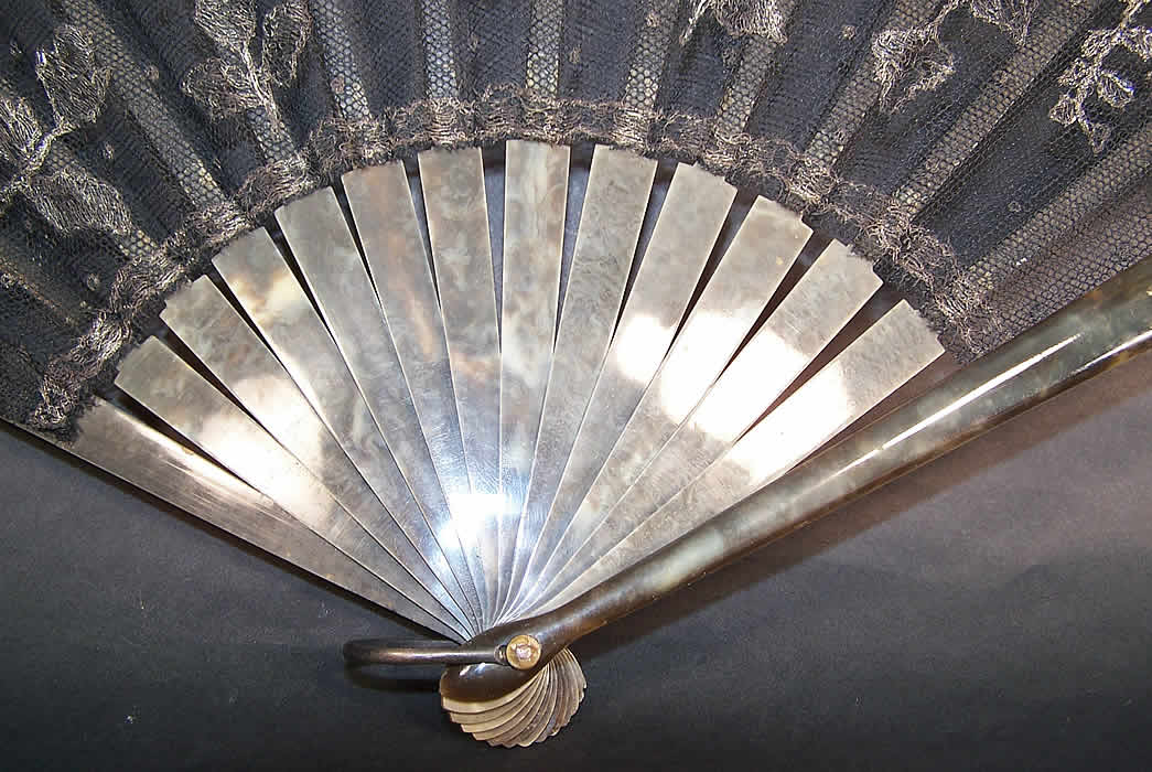 Art Deco Black Net Silver Metallic Lace Spanish Flapper Fan handle close up