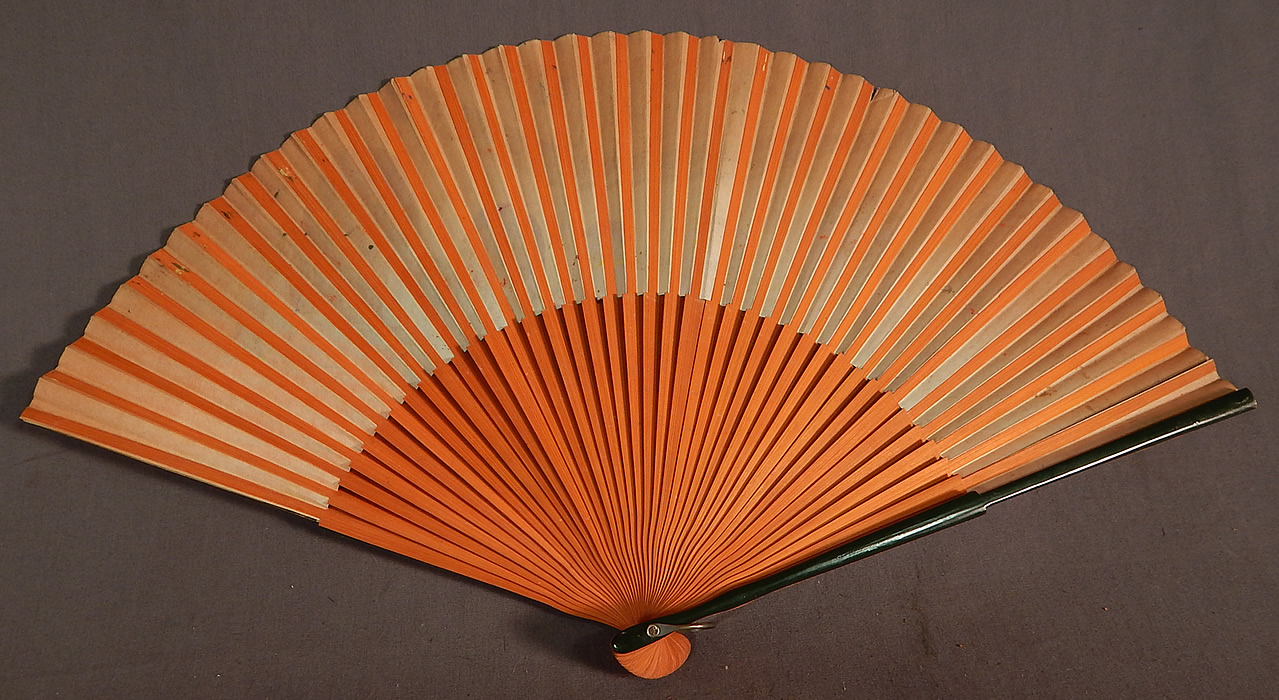Vintage Hand Painted Spanish Courtyard Pleated Paper Spain Souvenir Folding Fan
The fan measures 11 inches long and 20 inches wide when opened. 