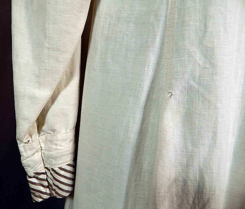 Vintage Linen Striped Sailor Shawl Collar Womens Duster Driving Motoring Coat
It is in good condition, with only a tiny frayed hole on the back (see close-up). This is truly a wonderful piece of wearable womens motoring outerwear textile art! 