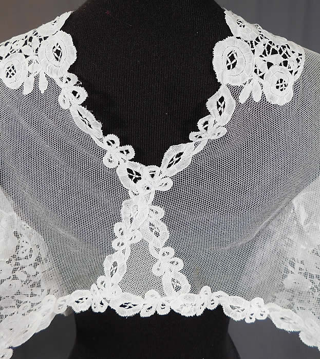 Edwardian White Net Duchesse Bobbin Tape Lace Bolero Jacket Shrug Top
It is in excellent condition. This is truly a wonderful piece of antique lace wearable art! 