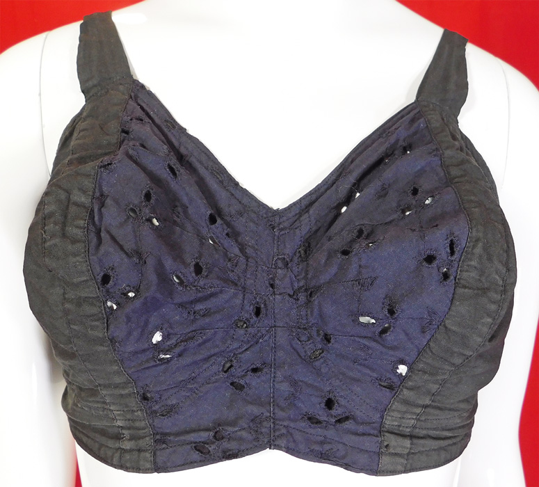 Vintage Lov-e Studios of Hollywood Brassiere Black & Blue Eyelet Corrective Bra
It is made of a black and navy blue cotton fabric with decorative eyelet cut work on the blue fabric.