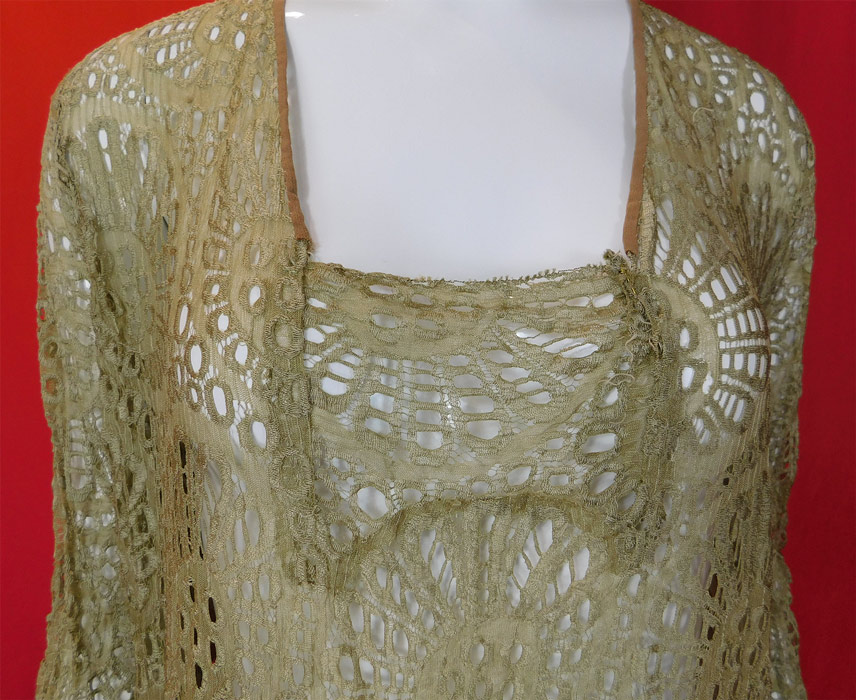 Vintage Beige Ecru Sheer Silk Eyelet Drawn Cutwork Lace Handkerchief Hem Dress
It is in good condition, with only a small fray on the front neckline corner side seam. This is truly a wonderful piece of wearable art.