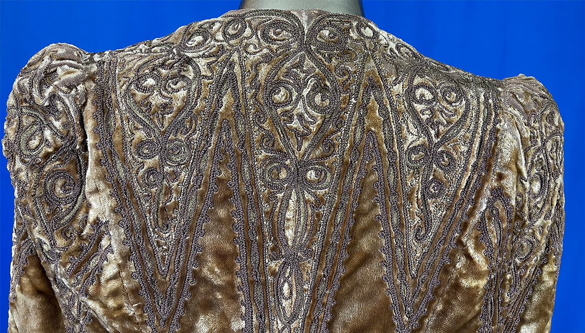 Victorian Gold Velvet Embroidered Soutache Passementerie Trim Dolman Mantle Cape
This is truly a wonderful piece of antique Victoriana wearable art.