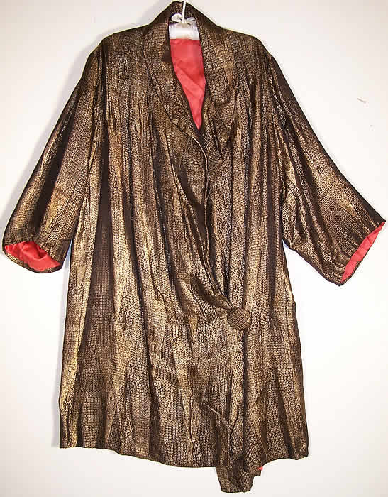 Art Deco Geometric Gold Lamé Opera Coat Close up.