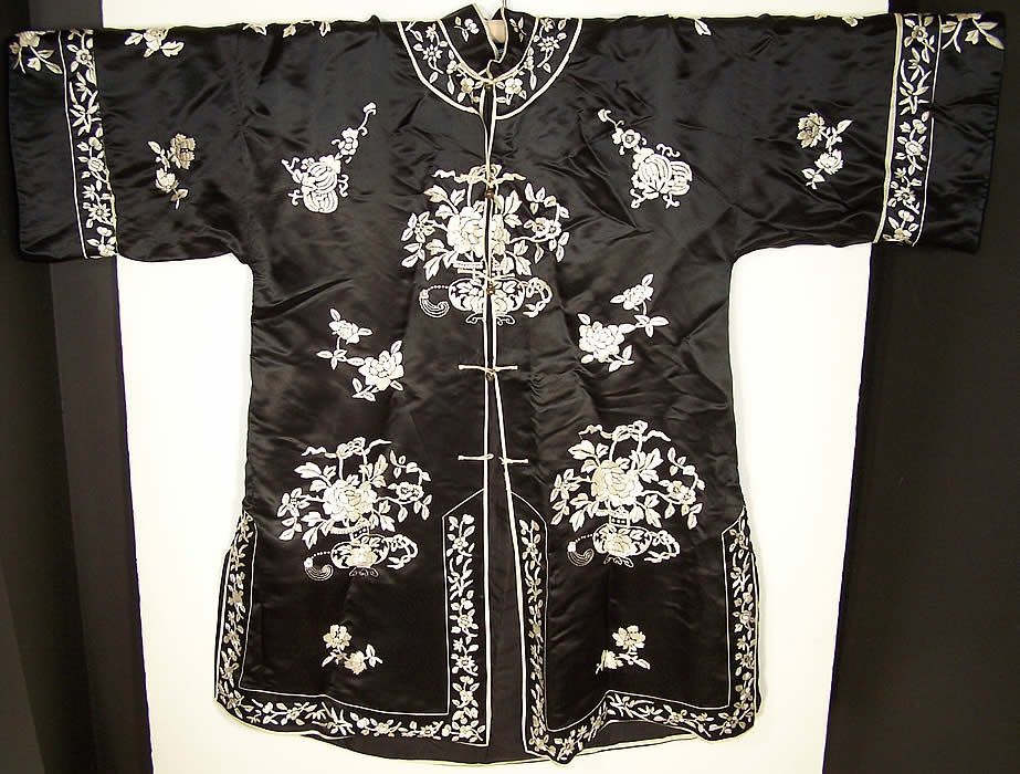 Chinese Black & White Silk Embroidered Robe Coat Front