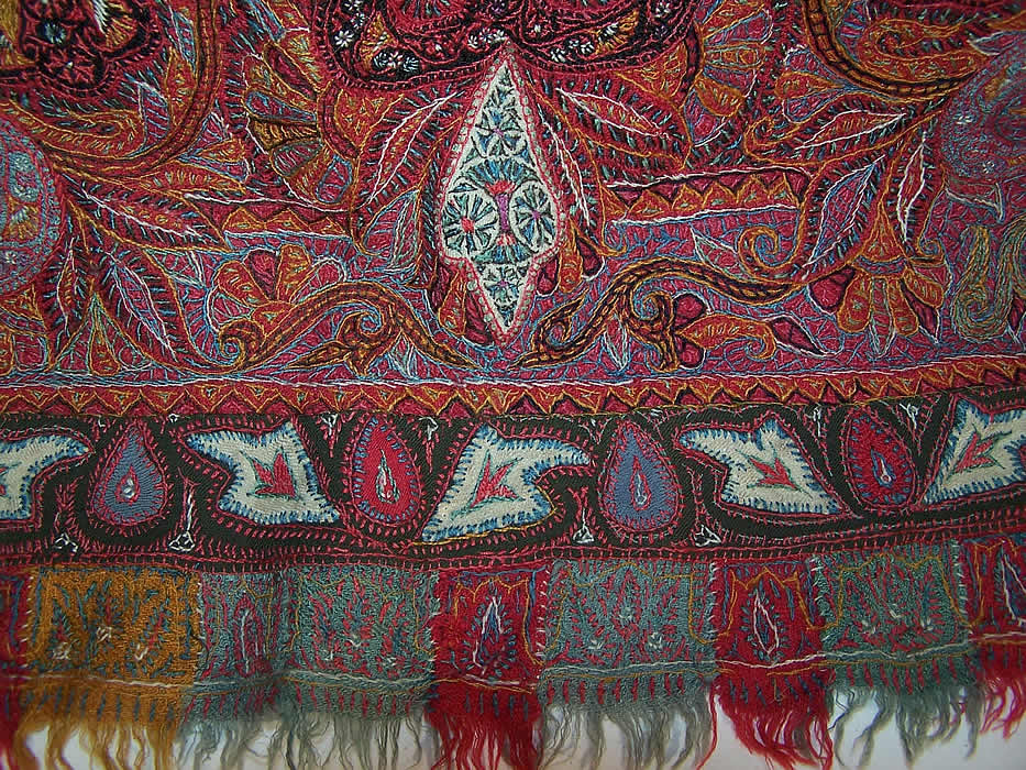 Antique Victorian Kashmir Hand Woven Embroidered Pieced Paisley Shawl Close up fringe