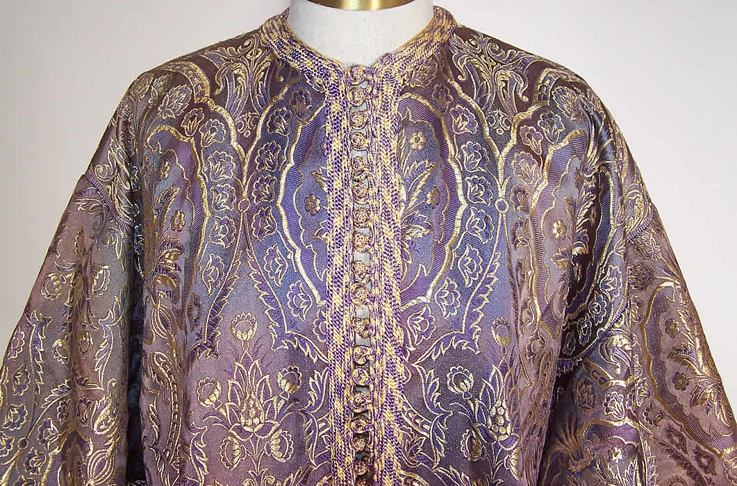 Vintage Purple Gold Lamé Silk Brocade Boho Kaftan Robe Coat close up