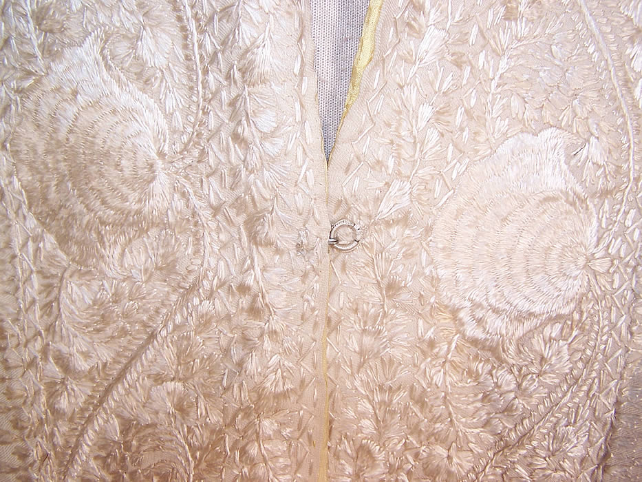 Antique Ottoman Turkish White Wool Silk Embroidered Paisley Shawl Cloak Cape close up