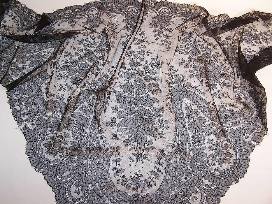 Victorian Civil War Antique Black Chantilly Lace Mantilla Shawl