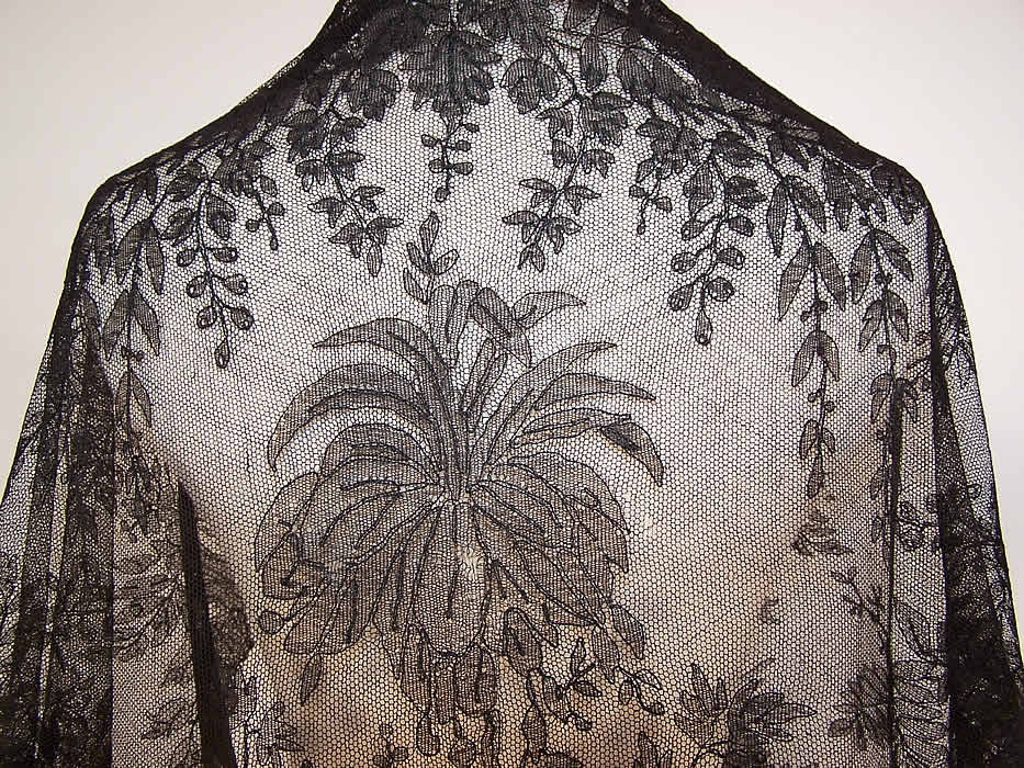 Victorian Civil War Antique Black Chantilly Lace Mantilla Shawl