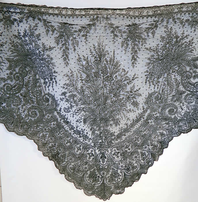 Victorian Civil War Antique Black Chantilly Lace Mantilla Spanish Shawl